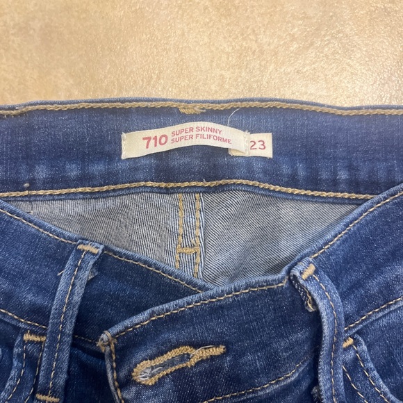 Levi’s Skinny Jean - Picture 2 of 2